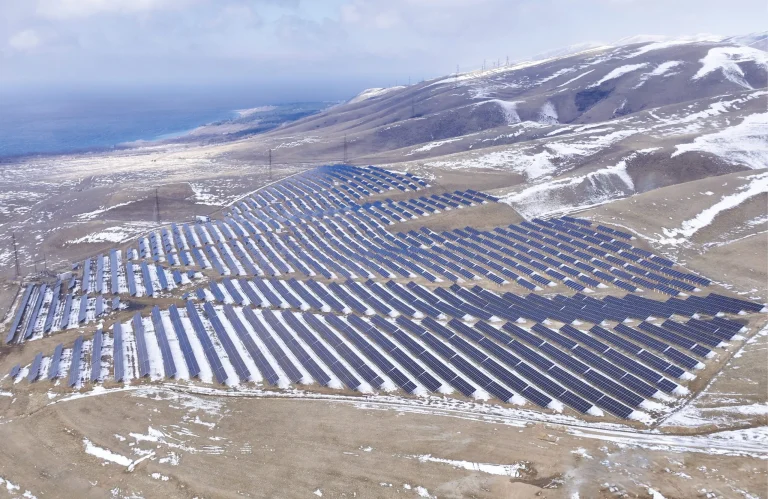 ინდუსტრიული მზის ელექტროსადგური საქართველოში 9,360 პანელით და 5.5 MWp სიმძლავრით, აშენებული EcoVille Holding-ის მიერ EPC მოდელით