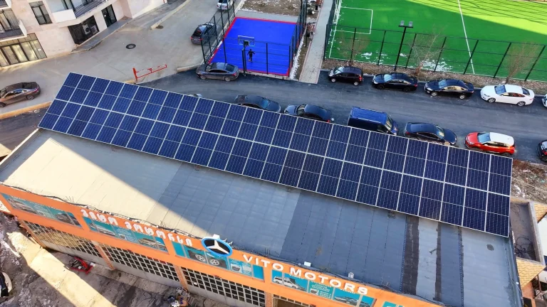 ვიტო მოტორისის მზის ენერგიის სადგური - ეკოვილ ჯორჯიას მიერ აშენებული თანამედროვე მზის პანელების სისტემა, რომელიც უზრუნველყოფს მწვანე ენრგიას ბიზნესისთვის.